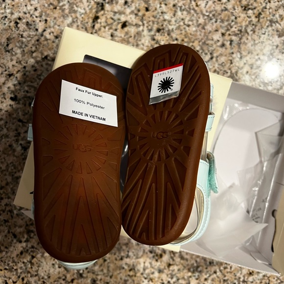 Girls green and yellow sandals - Picture 2 of 2